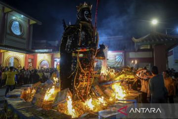 Tradisi sembahyang cioko di Wihara Boen San Bio