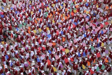 Aksi mahasiswa baru UM Surabaya