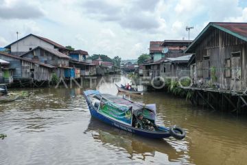 Pelayanan kesehatan klinik terapung Kodim Kutai Kartanegara