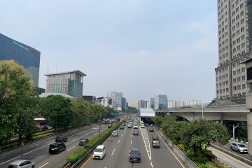 DKI kemarin,&nbsp;Upaya tekan polusi hingga sekolah lansia