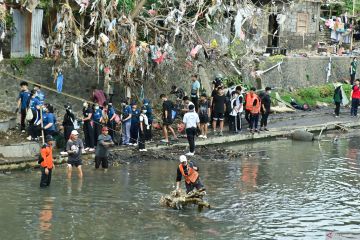 Aksi bersih-bersih Sungai Badung di Kota Denpasar