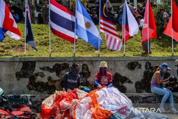Kejuaraan paragliding internasional hari pertama ditunda