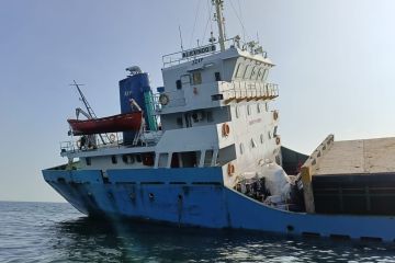 Kapal bawa kontainer tujuan Batam karam di perairan Sunda Kelapa