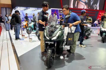 Honda ADV160 dilego di IMOS 2025, gratis oli kualitas tinggi setahun