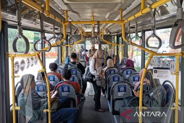 Jadi contoh nasional, Legislator minta Transjakarta terus berbenah