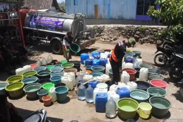 BPBD distribusikan air bersih di Situbondo