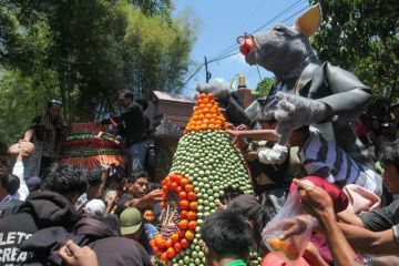Tradisi kirab budaya sedekah bumi di Surabaya