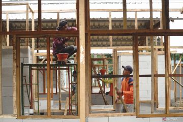 Pembangunan huntara korban tanah gerak Trenggalek