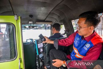 Pengoperasian layanan angkot feeder di Bandung