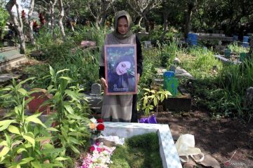 Ziarah kubur korban tragedi Kanjuruhan