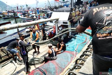 Persiapan rumpon di Pelabuhan Prigi Trenggalek