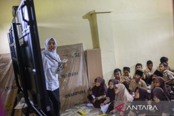 Penggunaan layar digital pintar di sekolah