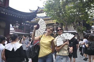 Pengunjung Internasional Nikmati Pesona Keberagaman Shanghai di China