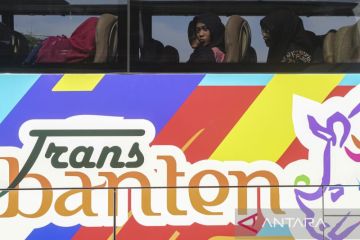 Peluncuran layanan bus Trans Banten