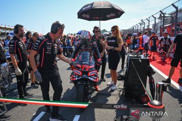 CEO Aprilia konfirmasi Bezzecchi tidak cedera setelah senggol Marc