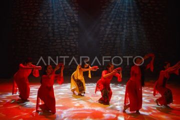 Pertunjukan tari kontemporer Balimau