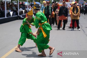 Pawai taaruf STQH Nasional ke-28 di Kendari