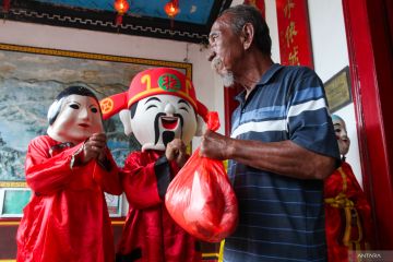 Derma sosial pembagian sembako gratis di kelenteng Boen Bio