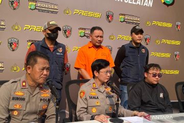 Pelaku gelapkan dana perusahaan dealer motor di Jaksel untuk pinjol