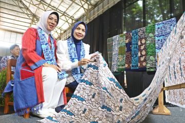 Bupati minta perusahaan pakai batik khas Serang, genjot ekonomi lokal