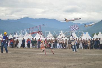 Kontes robot terbang Indonesia di Padang