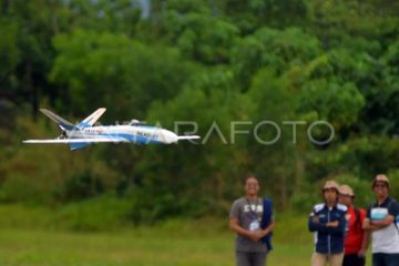 Kontes robot terbang Indonesia di Padang