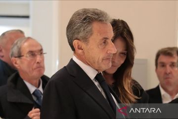 Pengadilan Prancis izinkan eks Presiden Nicolas Sarkozy dilepas dari penjara