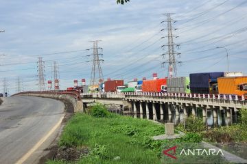 Banjir Pantura Semarang akibatkan kemacetam panjang di jalur arteri