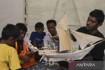 Lokakarya pembuatan miniatur perahu