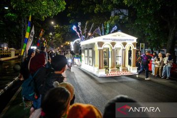 Pawai kendaraan hias dalam HUT ke-215 Kota Bandung