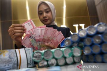 Kurs rupiah dalam tren melemah, BI diproyeksikan tahan BI-Rate bulan ini