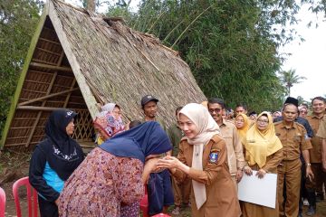 Bupati Serang salurkan bantuan sembako untuk korban puting beliung