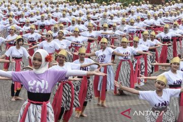 Peringatan Hari Sumpah Pemuda dengan Tari Jaipong kolosal
