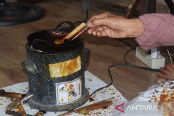 Menjaga nyala warisan budaya