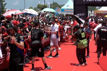 Ribuan penonton saksikan balapan utama MotoGP di Sirkuit Mandalika