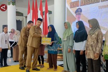 Pemkab Madiun salurkan BLT bagi ribuan buruh rokok dan petani tembakau