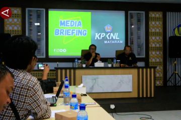 KPKNL salurkan hasil lelang merchandise MotoGP untuk tangani stunting