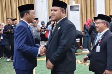 Ketua DPRD ucapkan selamat kepada Sirajoni usai dilantik sebagai sekda