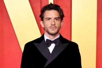 Jonathan Bailey dinobatkan jadi Pria Terseksi Dunia 2025 versi People