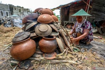 Produksi gerabah terkendala cuaca