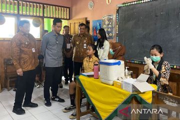 Tiba di Salatiga, Gibran tinjau CKG-imunisasi untuk siswa SD