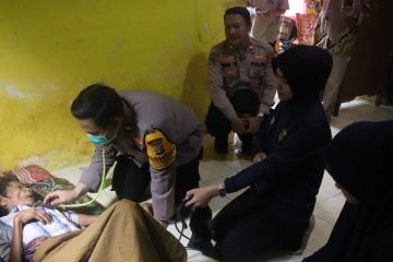 Polisi berikan pengobatan gratis bagi warga Pulau Tidung