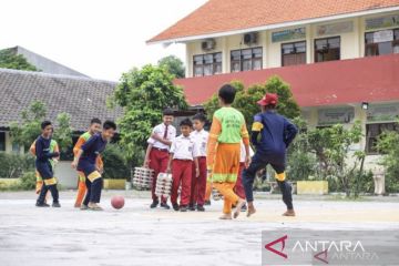 SPPG Polres Gresik sajikan menu lokal Nasi Krawu bagi penerima MBG
