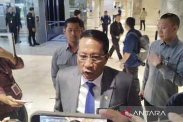 Menkum: Polisi yang terlanjur duduk di jabatan sipil tak perlu mundur