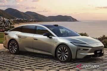 Toyota bZ7 EV memulai debutnya dengan Huawei HarmonyOS