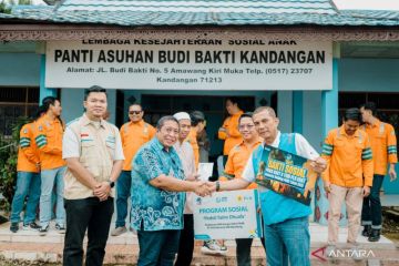 Tim PDKB PLN Kalselteng serahkan bantuan ke panti asuhan