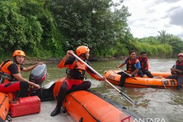 SAR cari korban tabrakan mobil yang hilang di Sungai Lematang