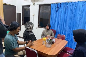 Polisi amankan dua terduga pelaku tindakan asusila melalui TikTok