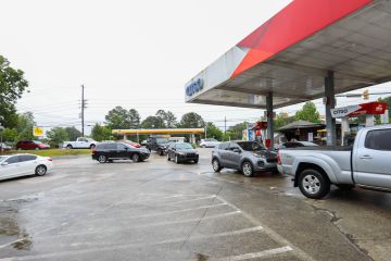 Trump umumkan usulan pelonggaran aturan efisiensi bahan bakar