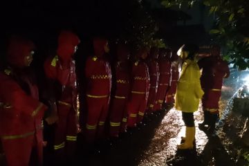 Polisi mengevakuasi 100 KK usai peristiwa longsor di Arjasari Bandung